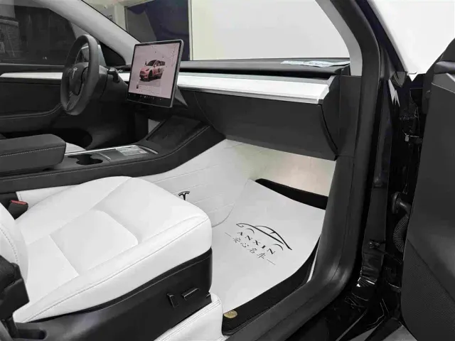 Tesla Model Y — Фото автомобиля 14