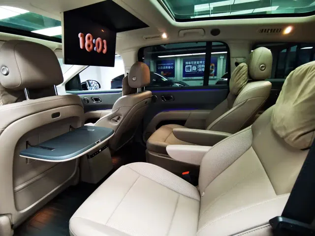 Li Auto Li i8 2025 Standard Edition — Фото автомобиля 16