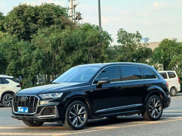 Фотография автомобиля — Audi Q7