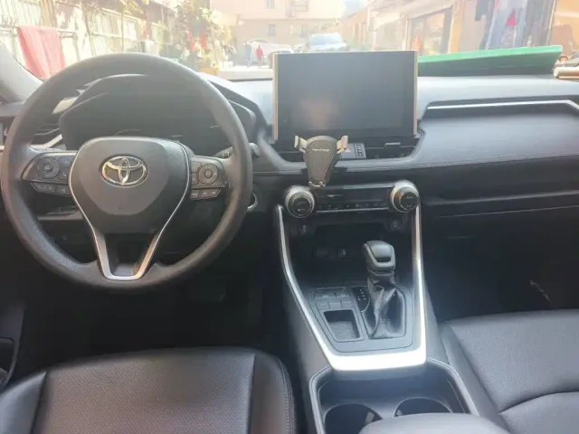 Toyota RAV4 — Фото автомобиля 5
