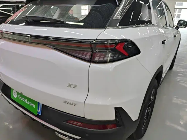 BAIC X7 — Фото автомобиля 7