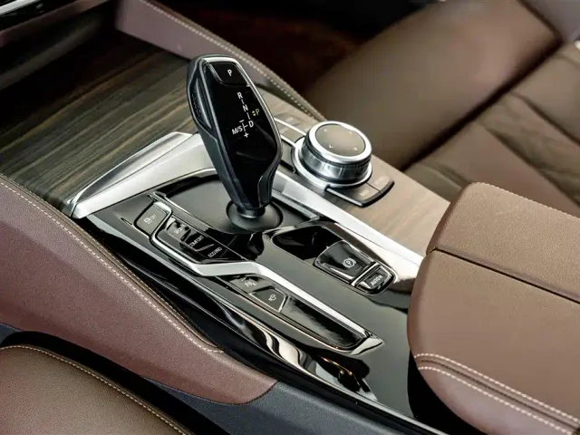 BMW 5 Series — Фото автомобиля 12