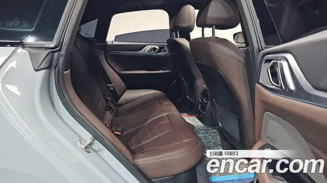 BMW i4 — Фото автомобиля 12