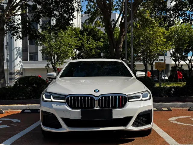 BMW 5 Series — Фото автомобиля 2