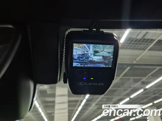 Lexus UX UX300h — Фото автомобиля 13