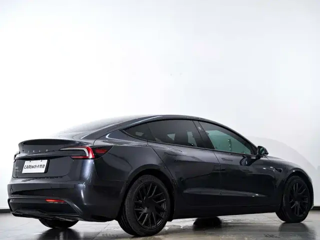Tesla Model 3 — Фото автомобиля 6