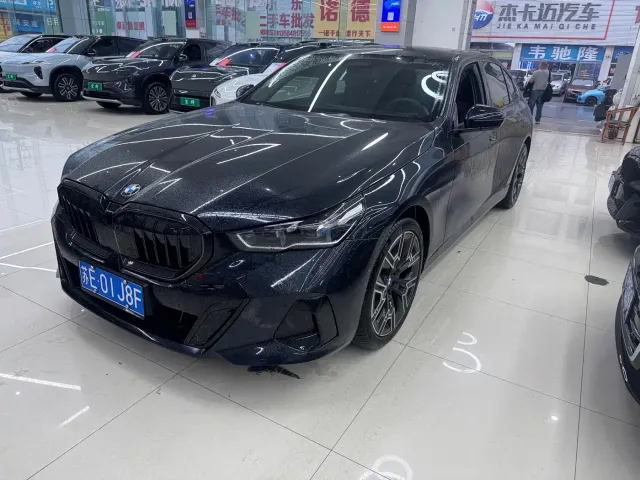 Фотография автомобиля — BMW 5 Series