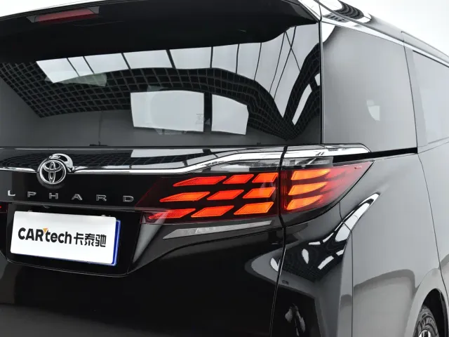 Toyota Alphard — Фото автомобиля 24