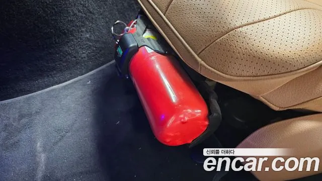 Mercedes-Benz E-Class — Фото автомобиля 27