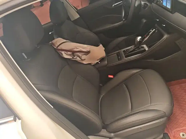 Roewe i5 — Фото автомобиля 19