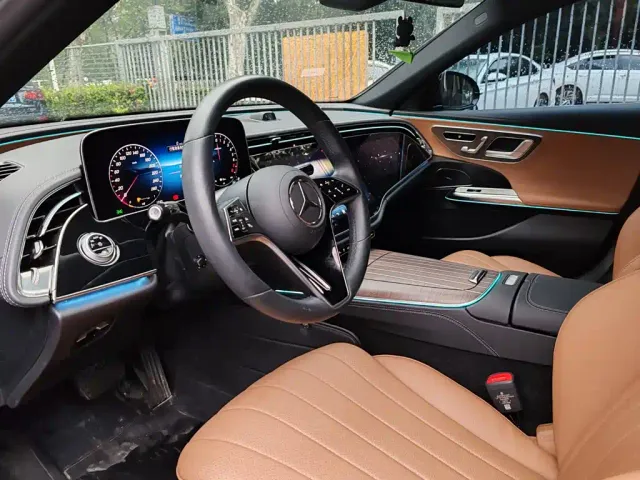 Mercedes-Benz E-Class — Фото автомобиля 7