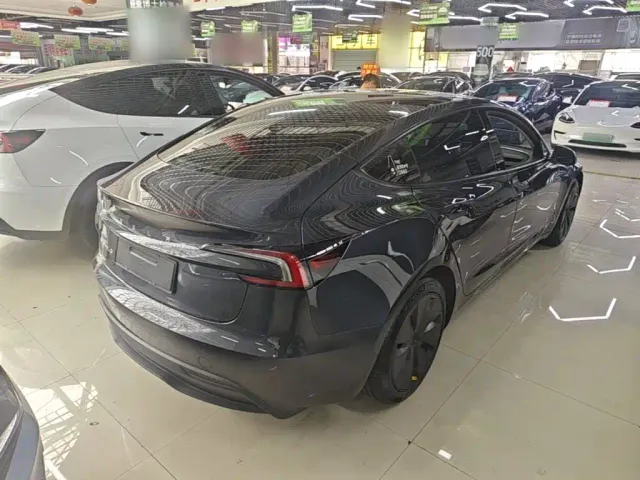 Tesla Model 3 — Фото автомобиля 4