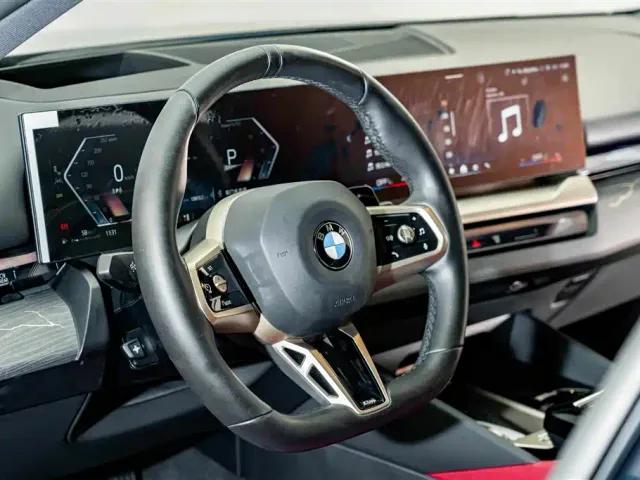 BMW BMW 5 Series 2025 530Li Premium M Sport Package — Фото автомобиля 12