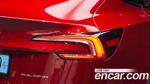 Tesla Model 3 — Фото автомобиля 23