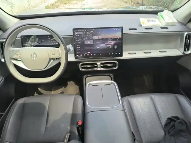 Leapmotor B10 — Фото автомобиля 5