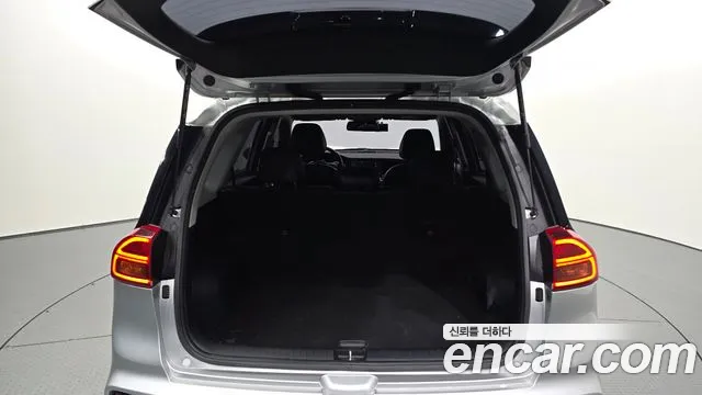 Kia Niro — Фото автомобиля 25