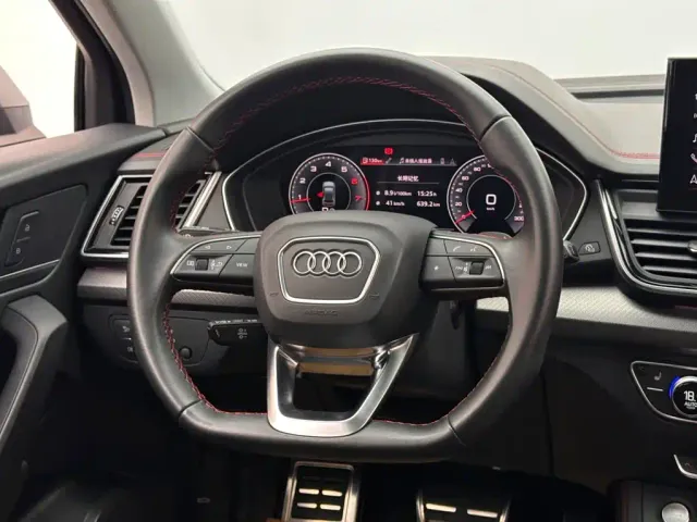 Audi Q5L — Фото автомобиля 12
