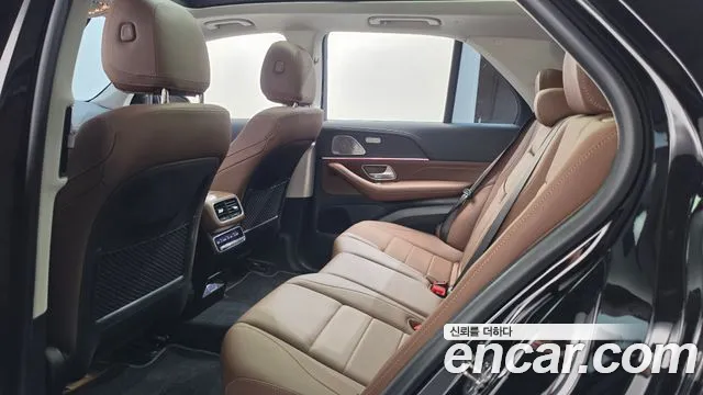 Mercedes-Benz GLE-Class — Фото автомобиля 27