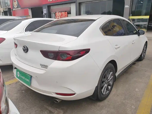Mazda Axela — Фото автомобиля 6