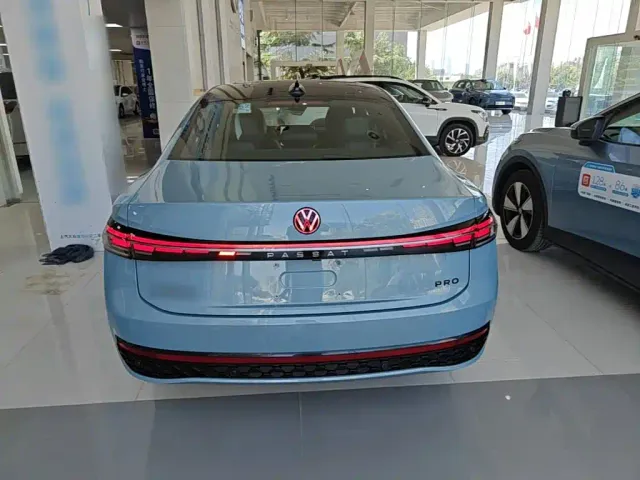 Volkswagen Passat — Фото автомобиля 3