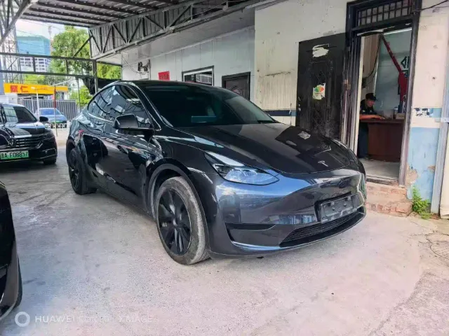 Tesla Model Y — Фото автомобиля 3