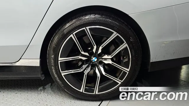 BMW i7 G70 — Фото автомобиля 21