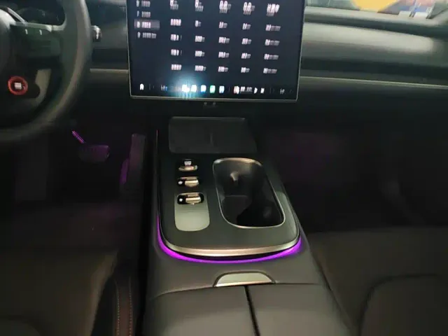 Xiaomi SU7 — Фото автомобиля 12