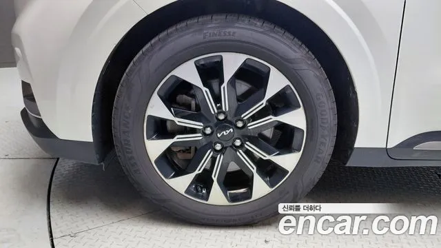 Kia Carnival Generation 4 — Фото автомобиля 5