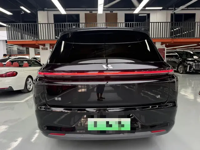 Li Auto L8 — Фото автомобиля 15