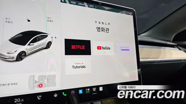 Tesla Model 3 — Фото автомобиля 24