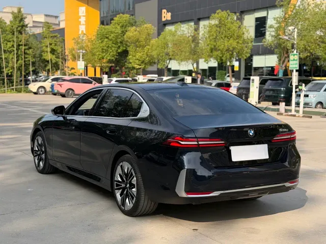 BMW 5 Series — Фото автомобиля 4