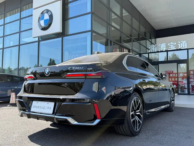 BMW 7 Series — Фото автомобиля 13