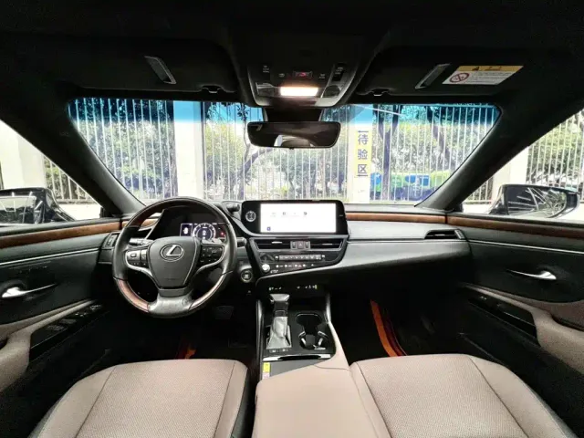 Lexus ES — Фото автомобиля 5