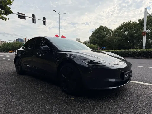 Tesla Model 3 — Фото автомобиля 7