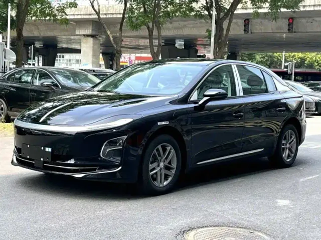 Фотография автомобиля — Hongqi E-QM5