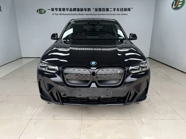 BMW iX3 — Фото автомобиля 3