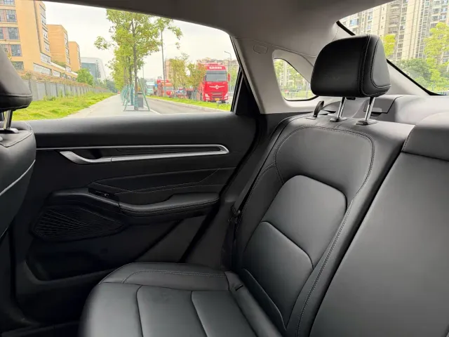 Geely Emgrand — Фото автомобиля 12
