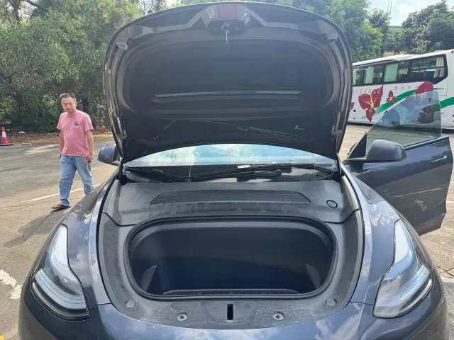Tesla Model Y — Фото автомобиля 15