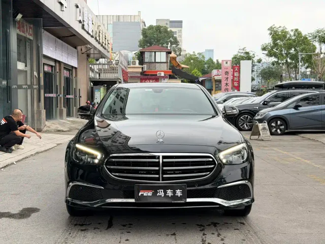 Mercedes-Benz E-Class — Фото автомобиля 3