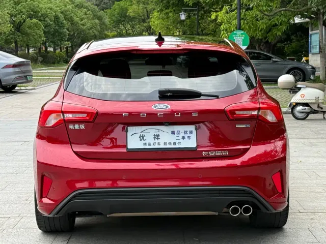 Ford Focus — Фото автомобиля 12