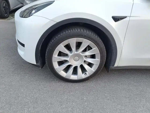 Tesla Model Y — Фото автомобиля 22