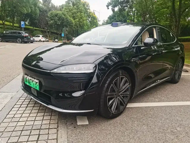Фотография автомобиля — Luxeed R7