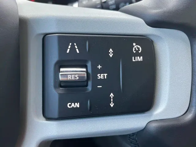 Land Rover Defender — Фото автомобиля 6