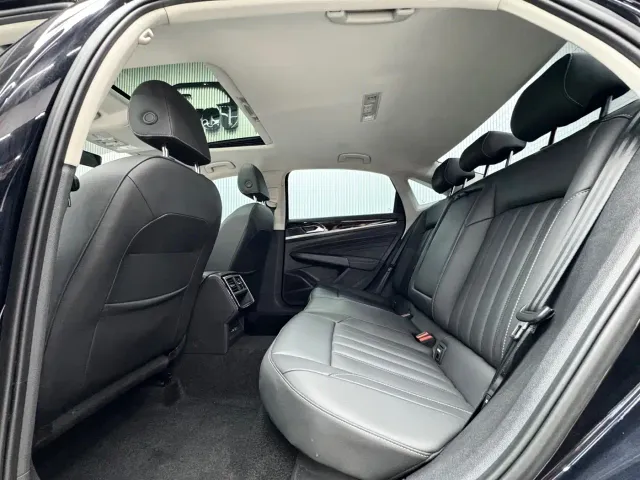 Volkswagen Passat — Фото автомобиля 10