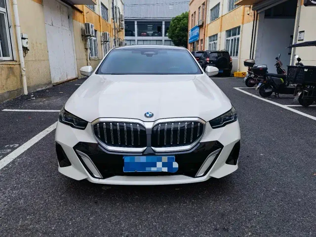 BMW 5 Series — Фото автомобиля 6