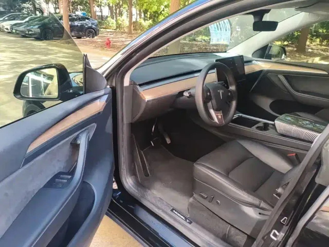 Tesla Model Y — Фото автомобиля 15