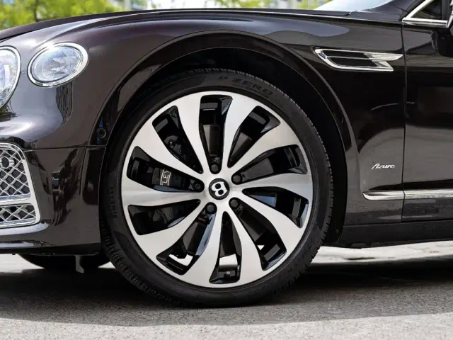 Bentley Flying Spur — Фото автомобиля 8