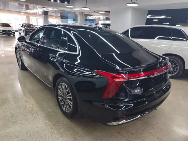 Hongqi H5 — Фото автомобиля 4