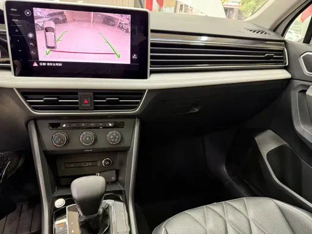 Volkswagen Tiguan L — Фото автомобиля 12