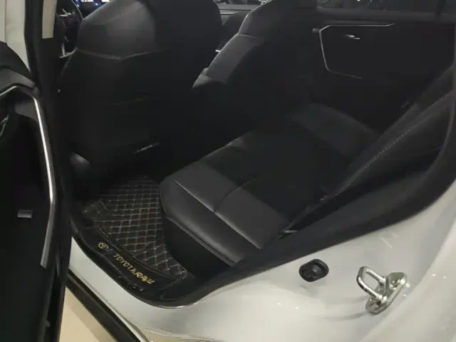 Toyota RAV4 — Фото автомобиля 16